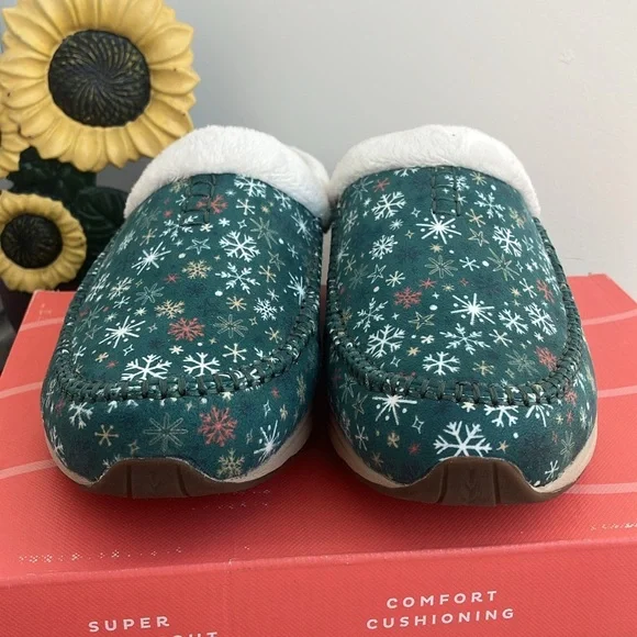 Teal, Red, and White Snowflake Print Fleece Lined Insulated Casual Slip-On Clogs - Picture 2 of 7